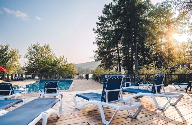Contemporary in Nature Cabin w/Spa, Sauna & EV Friendly