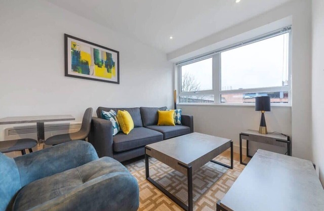 Contemporary Studio in Central East Grinstead