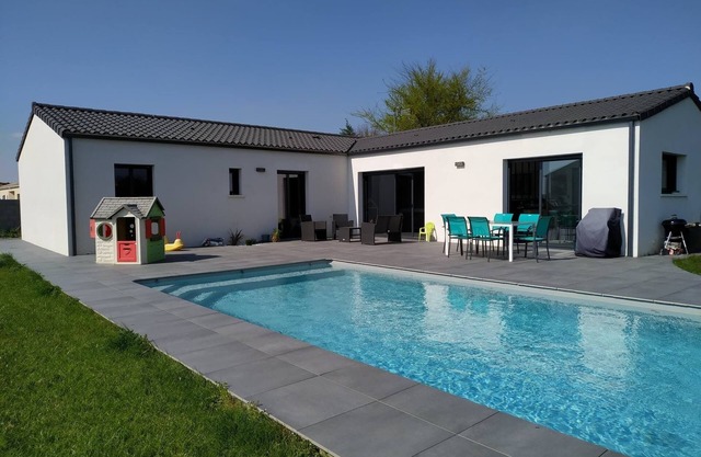 Contemporary villa with pool