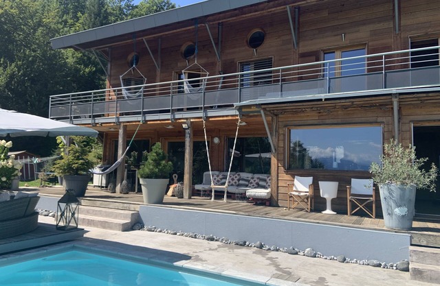 Contemporary wooden villa, clear view of Lake and mountains.nWith spa & pool.