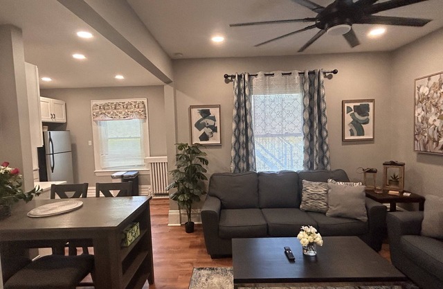 Continental travelers suite! Spacious apartment, 5 minutes from Dorney Park !