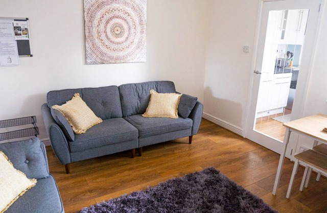 Contractor DIGS in Nuneaton