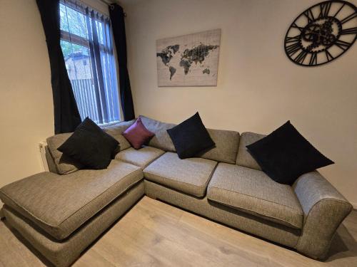 Contractors, City Centre, 4 Double Rooms, 3 Showers-Toilets, Sleeps 10, 4 TVs