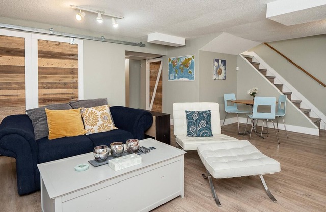 Convenient 2 Bdr | Amazing Location + Priv. Entrance (496~B)