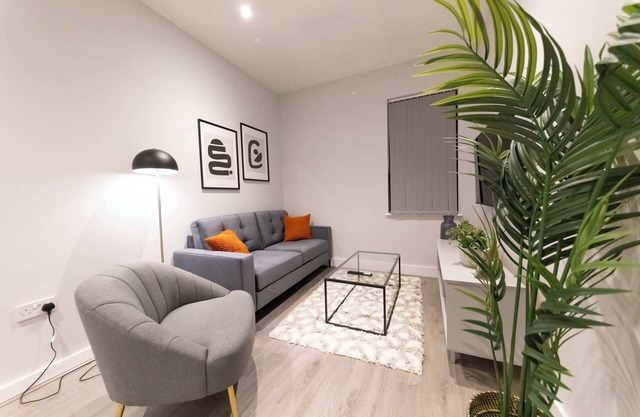 Convenient 2 Bed Apartment in Waterloo, Liverpool