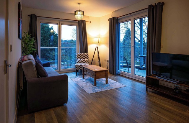 Convenient 2 Bedroom Apartment in Crawley