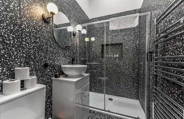 Convenient 2BR 2BA/near Tube Station