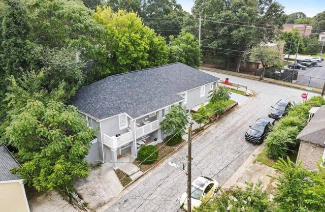 Convenient 2BR Unit Near Georgia Aquarium: Coffee, BBQ, AC, Parking Included