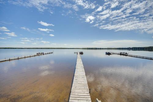 Convenient Cabin with Access to 3 Boat Docks!