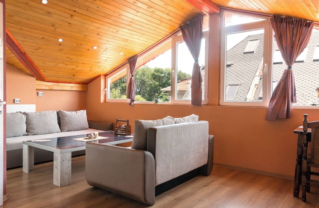 Convenient, Central Seaside Location by the Sea Garden& the beach in Burgas!