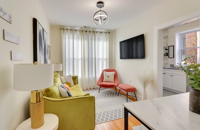 Convenient DC Townhome - 2 Mi to National Mall!