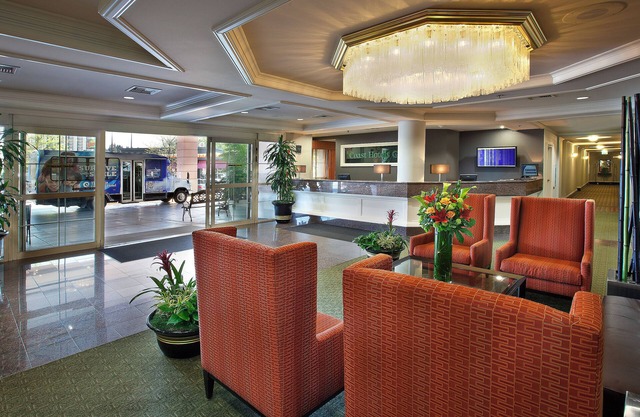Convenient Location! Relaxing Room w/2 Double Beds, Free Breakfast and Parking