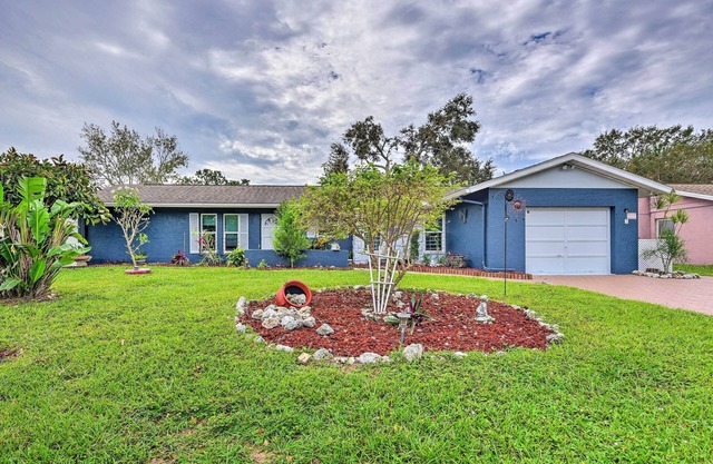 Convenient Sarasota Studio w/Lush Backyard!