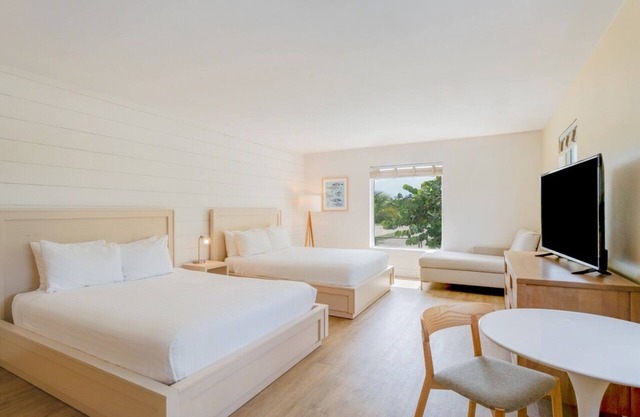 Convenient Stay in Florida! Free Parking, Free Breakfast, Pool, Pets Allowed