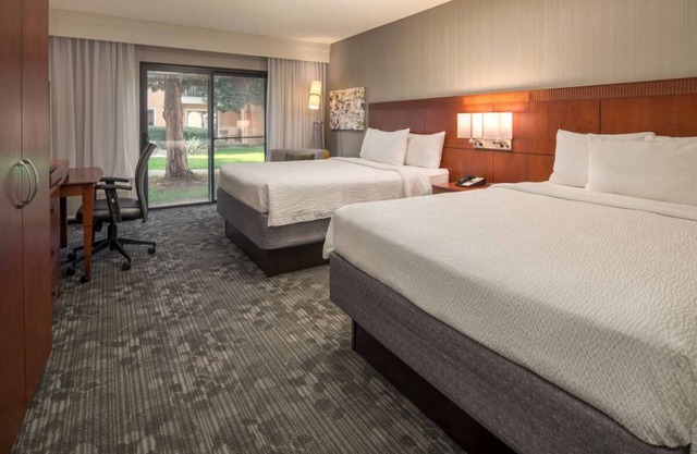 Convenient Stay, Superb Location! Close to Volunteer Park Water Tower, w/Pool!