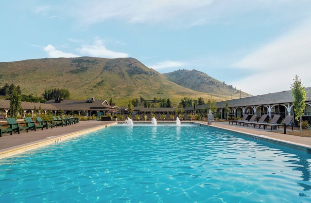 Convenient Stay, Superb Location, Onsite Pool, Pets Allowed, Free Parking