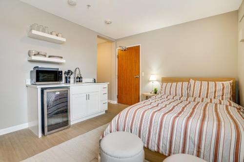 Convenient Studio Stay Easy Access to Twin Cities