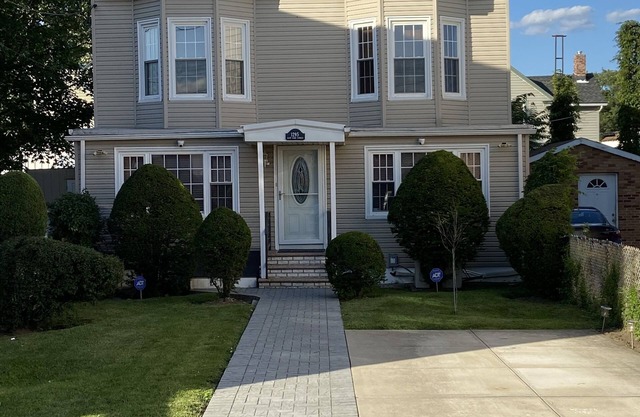 Conveniently located Brooklyn House With Lots Of Charm!