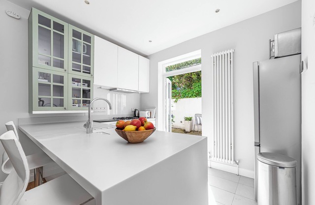 Cool 1 bed in Munster village fulham.