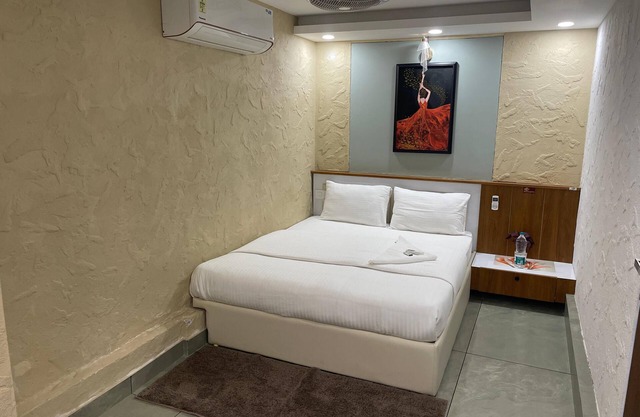 Cool hotel with AC in vibrant Kozhikode