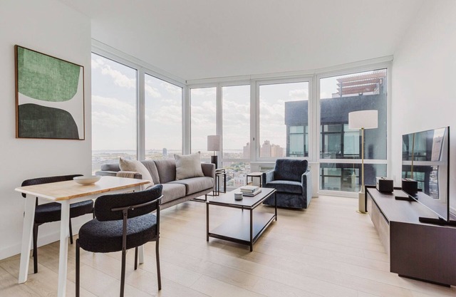 Cool Jersey City 2BR w/Gym, Game Room & Virtual Golf, by Blueground