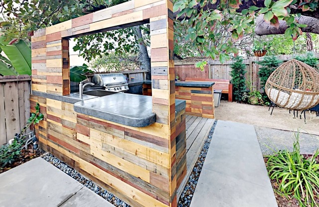 Cool New Remodel Near Coronado, NEW Jacuzzi, Fire Pit, BBQ, Walk to Downtown!