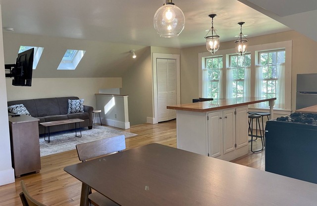 Cooper Park Carriage House - Downtown Cooperstown!