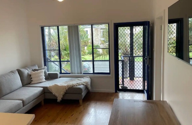 Copacabana, 4/61 Sandy Point Rd - water views, air con and WiFi