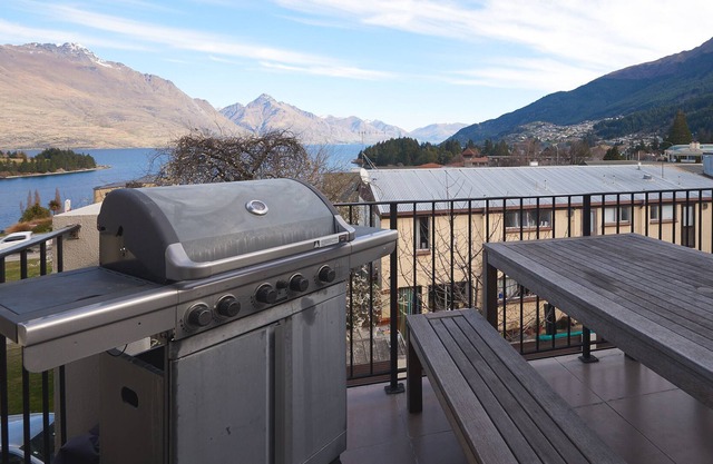 COPPER RIDGE VIEWS - QUEENSTOWN APARTMENT (UNIT B) in Queenstown