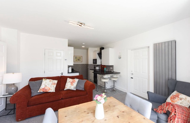 Coral - 2 bedroom ground floor apartment near Margate beach