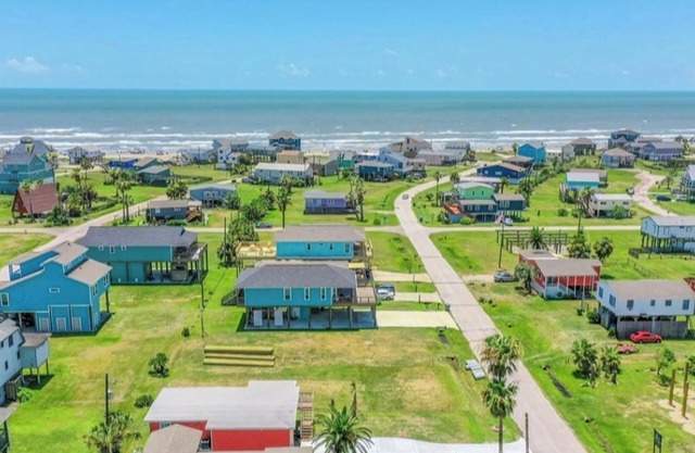 Coral Reef - BeachSide Getaway, King Bed, EV Charging, Fast WiFi, Roku TVs