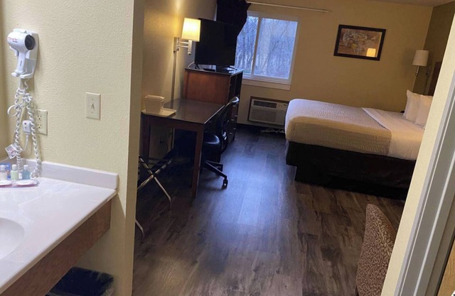 Coratel Inn and Suites By Jasper Riverfalls - Standard 2 Queen Bed NS
