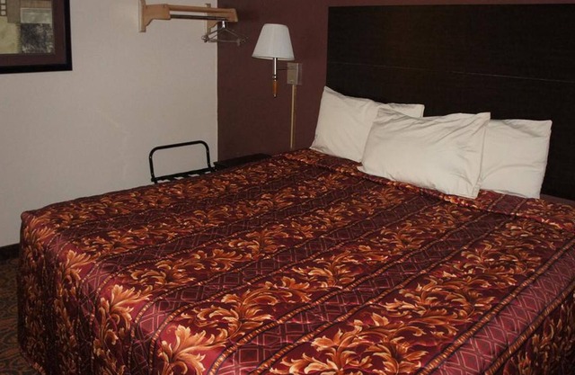 Coratel Inn & Suites By Jasper Waite Park - Standard 1 King Bed Non-Smoking