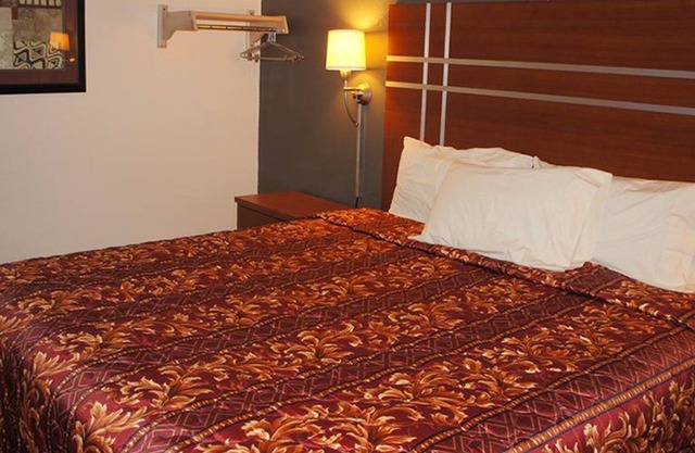 Coratel Inn & Suites By Jasper Waite Park - Comfort 1 King Bed Non-Smoking