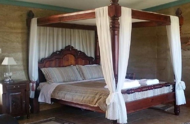 Corinium Roman Villa - Four Poster Romance