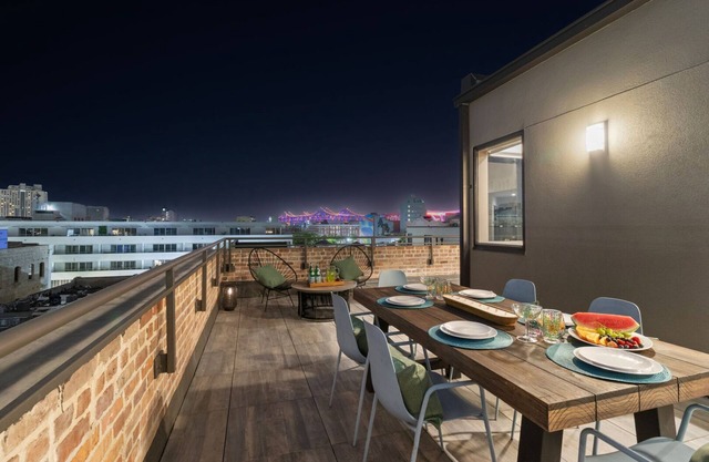 Corner Penthouse with Private Balcony Amazing Views Chefs Kitchen Spa like Bathroom