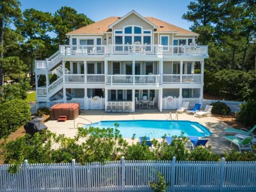 Corolla Light Soundfront with Pool Hot tub & more