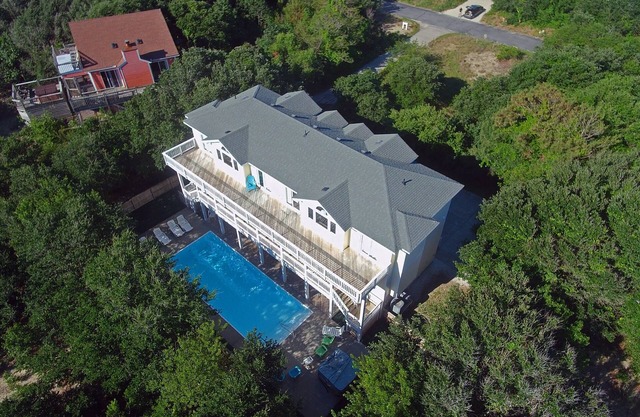 Corolla Paradise, 10 Bedrooms, 10 Baths, Private Setting! 3 Minute Walk To Beach
