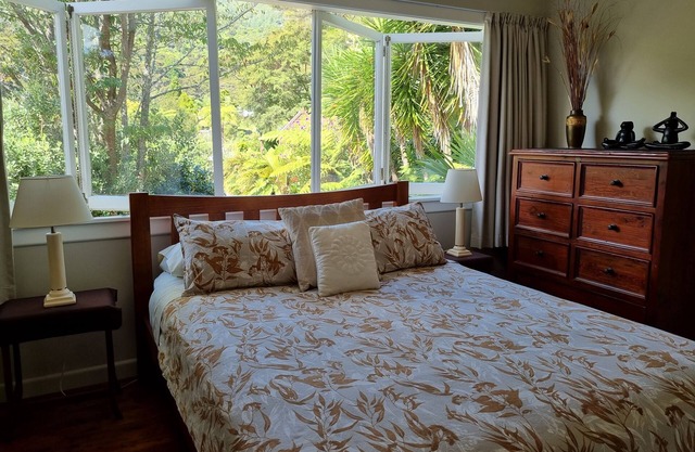 Coromandel Eco Sanctuary - Private Bush Setting - 3 Ensuites - Pet Friendly