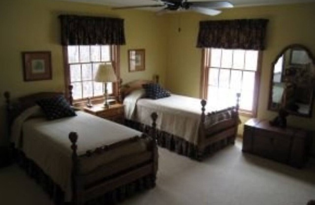 Corporate Executive Rental for EAA Airventure Close to EAA w/flying over house!