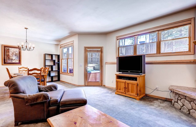 Corral at Breckenridge #103E: Cozy and Close to Town - Private Hot Tub