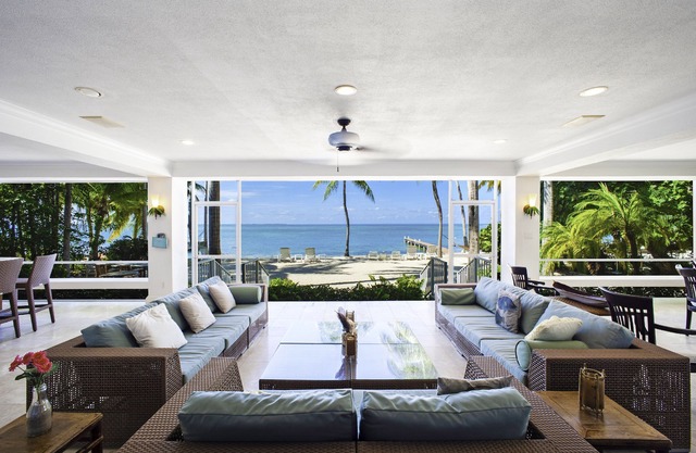 Cos Kai: Harmonious Villa on Sandy Beach with Stunning Blue Views