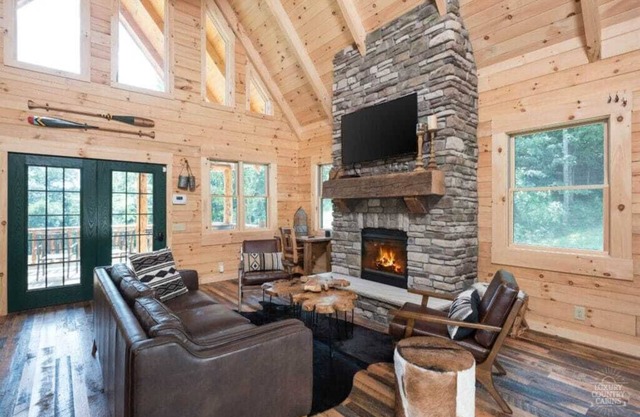 Coshocton Hills - 2 Luxury Log Cabins - Lake
