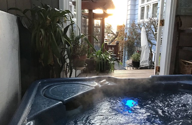 Cosmopolitan Studio in Upscale Historic Neighborhood