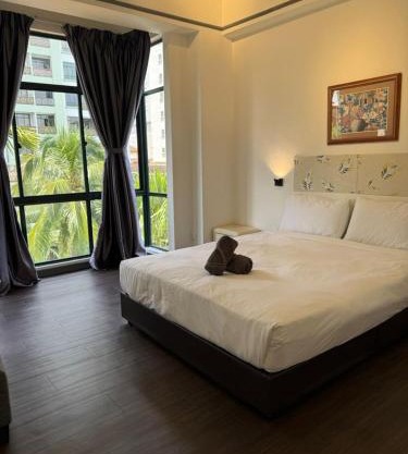 Costa Mahkota pool view 2 bedroom, 600mbps wifi, new matress Sept'25