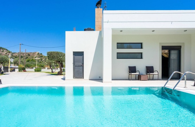 Costa Mari private pool Villa