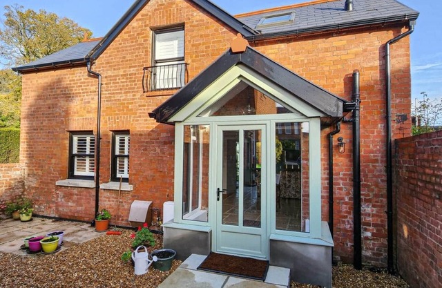 Cosy 2 bedroom Coach House