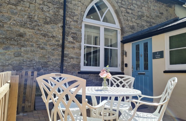 Cosy 2 Bedroom Cottage in Sidmouth 200m from the beach with free parking.