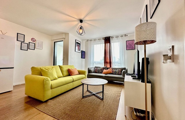 Cosy 2-room apartment with parking near Hôtel de Ville station Courneuve