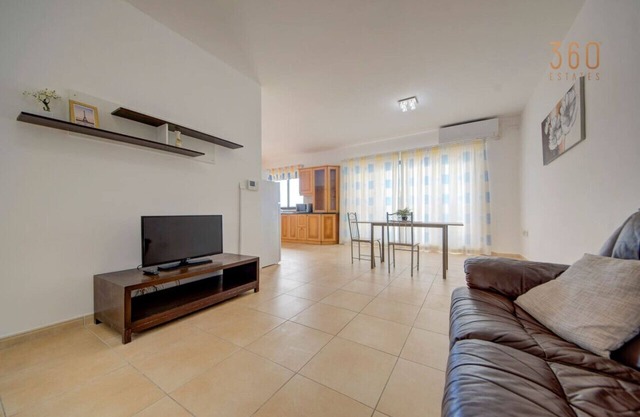 Cosy 2BR penthouse with private balcony